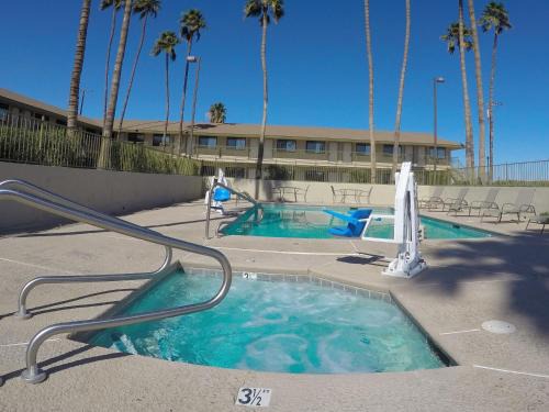 Blythe Hotel | Discover Americas Best Value Inn Blythe: Pet-Friendly Stay