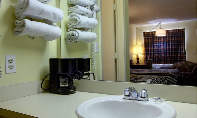 Comanche Hotel | Budget-Friendly Stay at Americas Best Value Inn Comanche