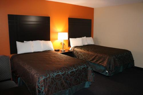 Giddings Hotel | Pet-Friendly Getaway at Americas Best Value Inn Giddings