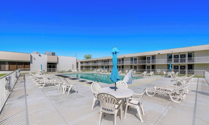 Hamilton Hotel | Discover Americas Best Value Inn Hamilton with Pool & Dining