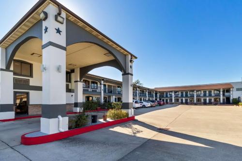 Northside Hotel | Convenient Stay at Americas Best Value Inn near I-45
