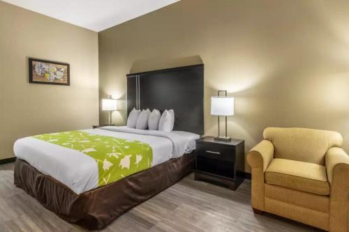 Opelika Cabin | Budget-Friendly Econo Lodge: Family-Friendly Comfort Awaits