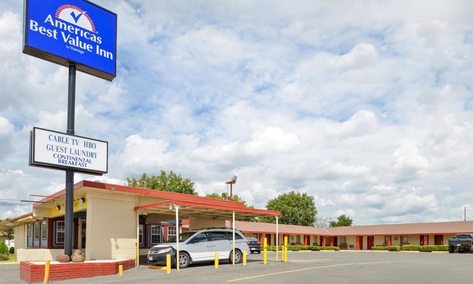 Ozona Hotel | Welcoming Americas Best Value Inn Ozona with Family Amenities