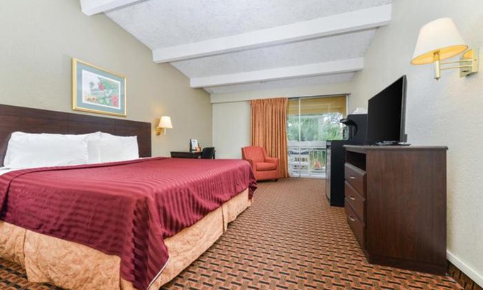 Central Sarasota Hotel | Comfortable Oceanfront Stay at Americas Best Value Inn