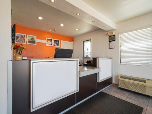 Humble Hotel | Convenient Stay at OYO Hotel Houston near IAH Airport