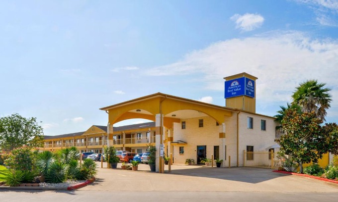 Waller Hotel | Pet-Friendly Stay at Americas Best Value Inn & Suites