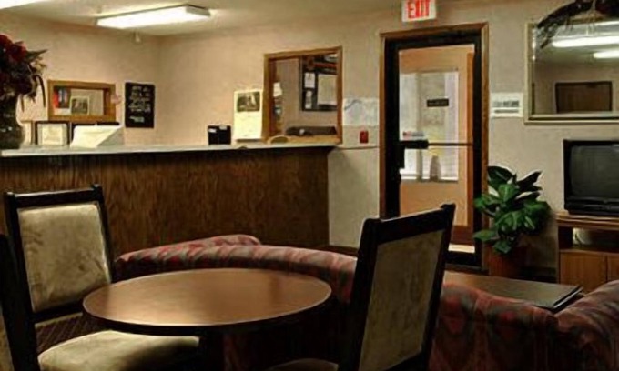 Beardstown Hotel | Discover Americas Best Value Inn Beardstown with Pool & Dining