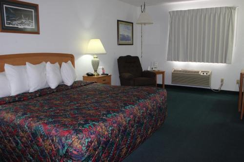 Grand Forks Hotel | Budget-Friendly Americas Best Value Inn in Grand Forks