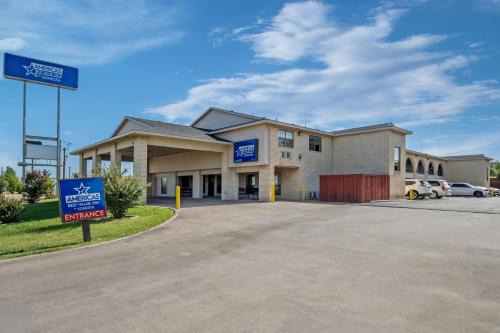 Midlothian Hotel | Pet-Friendly Getaway at Americas Best Value Inn Midlothian