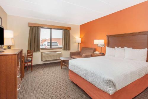 Laurium Hotel | Relaxing Getaway at AmericInn by Wyndham Calumet