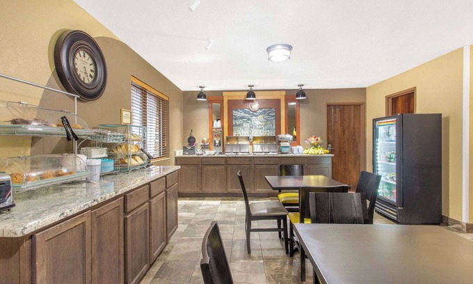 Delafield Hotel | Family-Friendly Getaway at AmericInn by Wyndham Delafield