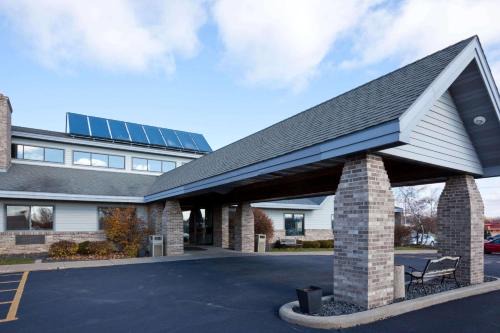 Monroe Hotel | Discover Comfort at AmericInn by Wyndham Monroe