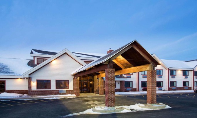 New London Hotel | Comfortable Stay at AmericInn by Wyndham New London