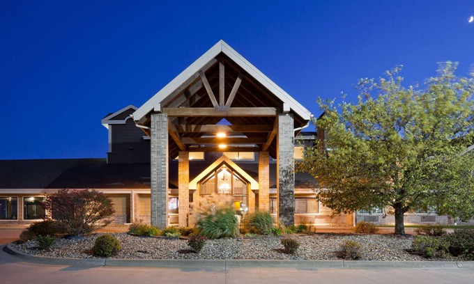 Osceola Hotel | Comfortable Stay at AmericInn by Wyndham Osceola