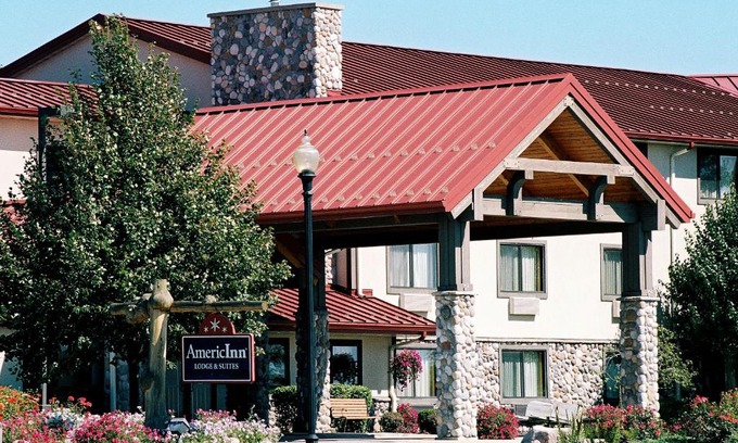 Oswego Hotel | Pet-Friendly Retreat at AmericInn by Wyndham Oswego
