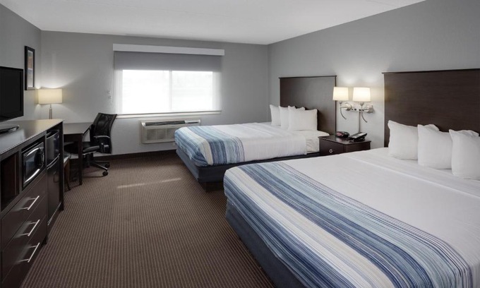 Plover Hotel | Pet-Friendly AmericInn by Wyndham Plover Stevens Point