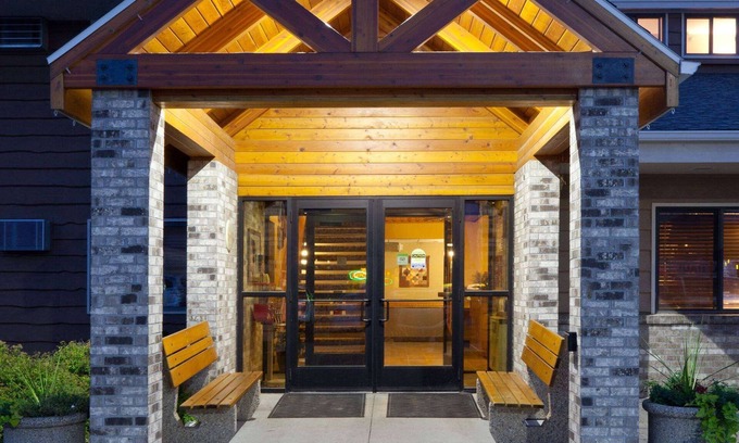 Roseau Hotel | Comfort and Convenience at AmericInn by Wyndham Roseau