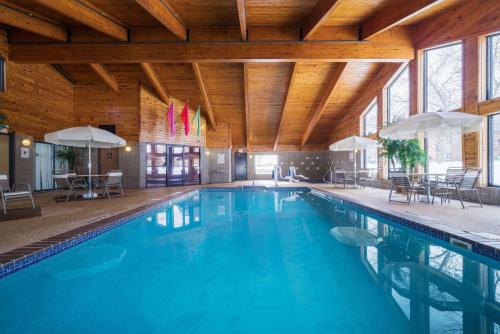 Sioux Falls Hotel | Comfortable Stay at AmericInn by Wyndham Sioux Falls