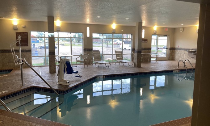 Windom Hotel | Relaxing Retreat at AmericInn by Wyndham Windom