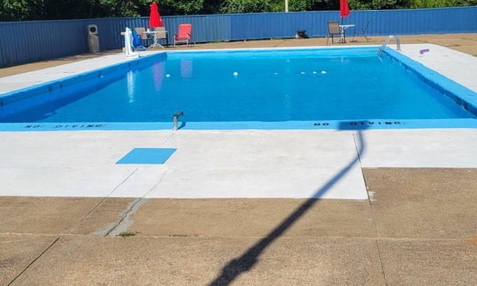 Gilbertsville Hotel | Family-Friendly Stay at AmeriVu Inn & Suites in Gilbertsville