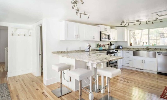 Elk Rapids House | Pet-Friendly Ames Cottage Elk Rapids: Ideal Location & High Ratings