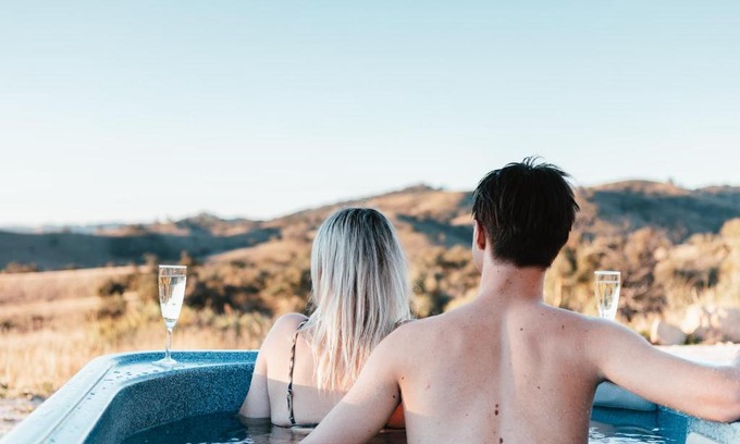 Grattai Cabin | Relaxing Amethyst Room with Hot Tub at Kundalini Lodge