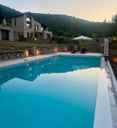 Amfikleia-Elateia Ski Chalet | Charming Amfikleia Chalet: 4-Star Oceanfront Retreat