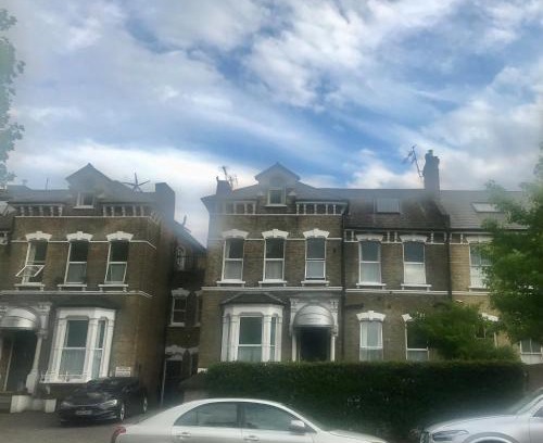 Woodberry Down House | Budget-Friendly Amhurst Hotel: Perfect for Families