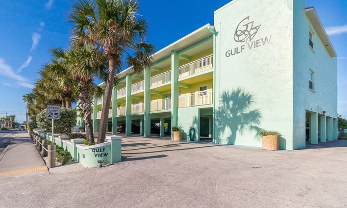 Bradenton Beach Condo | Direct Beachfront Condo with Ocean View & Private Pool