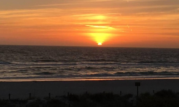 Bradenton Beach Condo | Unwind at AMI Sunset View Retreat - Pet-Friendly Escape