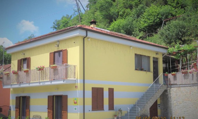 Vezzano Ligure Bed & Breakfast | Discover AMICI Holiday B&B: Pet-Friendly Retreats Await