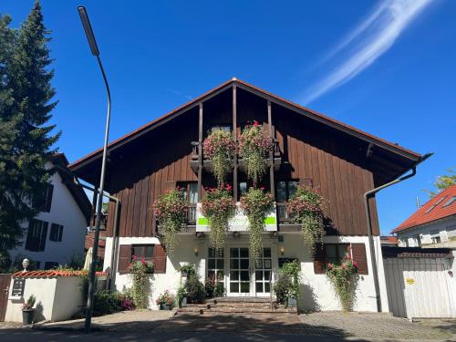 Gartenstadt Trudering Hotel | Pet-Friendly Amiga Hotel with High Guest Ratings