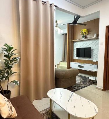 Batu Pahat House | Welcoming Amir Homestay: Child-Friendly Retreat with High Ratings