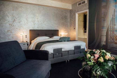 La Baule-Escoublac Hotel | Pet-Friendly Amirauté: Rated 9/10 with Breakfast Included