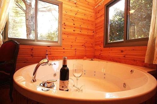 Amirim Cabin | Amirim Atmosphere: Eco-Friendly Retreat with Ocean Views