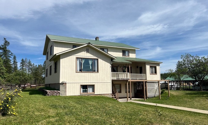 Rexford House | Relaxing Retreat Near Lake Koocanusa with Spa & Hot Tub
