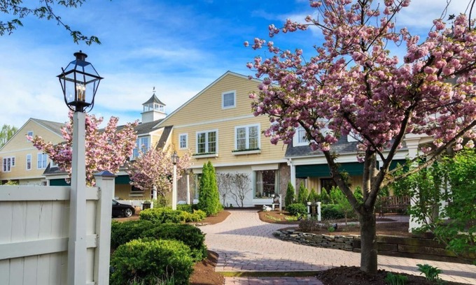 Leacock-Leola-Bareville Hotel | Amish Inspired Hotel with Spa, Pool & 10/10 Guest Rating