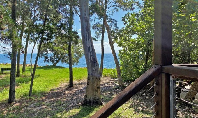 Amity Point House | Amity Seaside: Family-Friendly Retreat by the Ocean