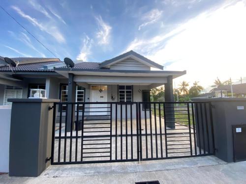 Kampung Gong Pipit House | Family-Friendly Ammar Homestay 3 with Top Ratings