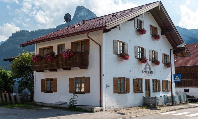 Oberammergau House | Oceanfront Ammergau Lodge: Guest Rated 9.4/10 and Family-Friendly