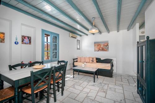 Serifos House | Oceanfront Getaway at Ammos 1 - Family-Friendly Retreat
