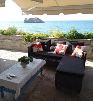 Skala Eresou House | Inviting Ammos Apartment Eressos with Oceanfront Views