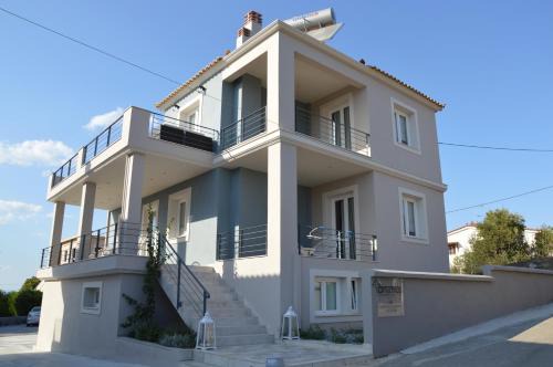 Elea Apartment | Oceanfront Ammos Suites: Family-Friendly & Accessible Comfort