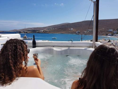 Karavostasis Apartment | Discover AMO Folegandros: 4-Star Oceanfront Retreat