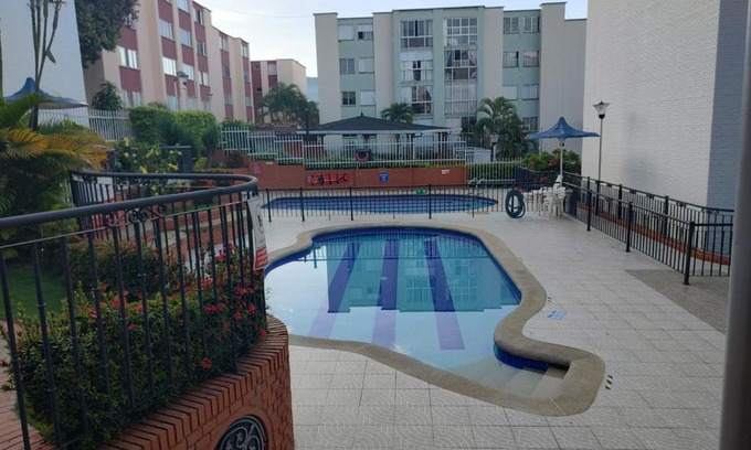 Floridablanca Apartment | Pet-Friendly Amoblado Club Apartment with Pool and Hot Tub