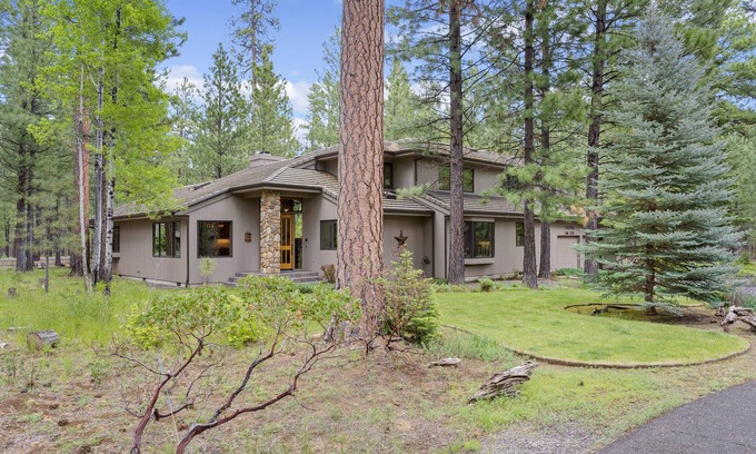 Black Butte Ranch House | Escape to Nature: Private Hot Tub & Pet-Friendly Retreat