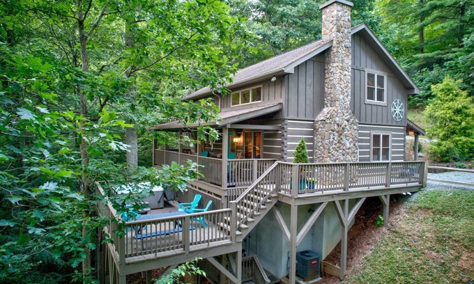 Vilas Cabin | Secluded Valle Crucis Cabin: Hot Tub, Pool Table & More