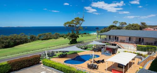 Narooma Hotel | Inviting Amooran Oceanside Apartments with Pool & Breakfast