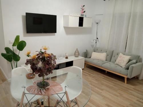 Ciudad Jardin Apartment | Authentic Centrally Located Apartment with Free Wi-Fi