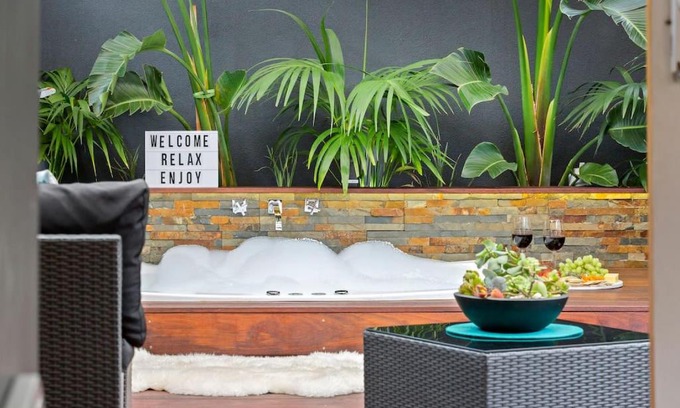 Frankston Villa | Romantic Escape at AMORE: Couples Spa & Kitchen Retreat